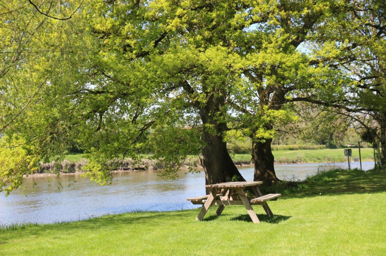 Camping Des 2 Rives- Mobilhomes Etang-sur-Arroux Eksteriør billede